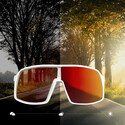FRED sports sunglasses with visible photochromatic effect – automatically adapts to light conditions.