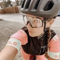 Female athlete wears EDDY clear lens – perfect for poor visibility and low light conditions.