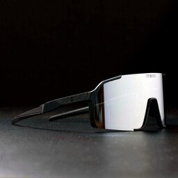 Side view of EDDY Silver Star – sporty cycling sunglasses with changing lenses.