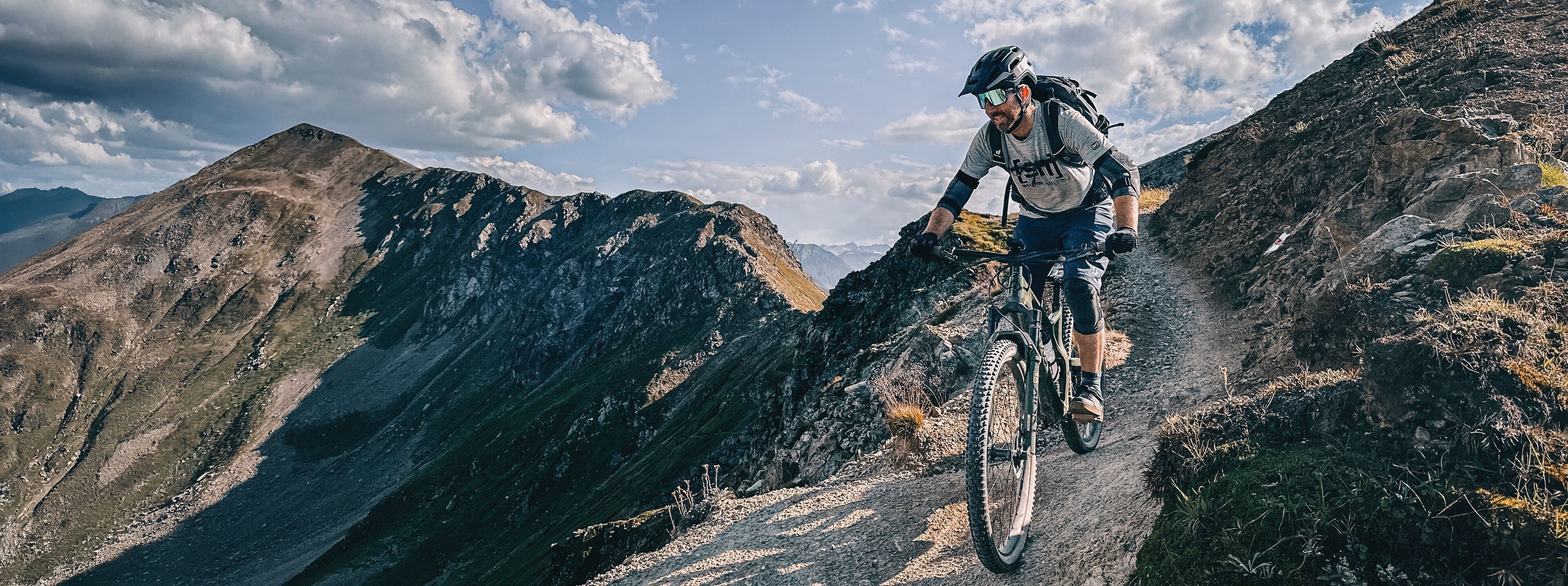 POP EYES sports sunglasses – stylish and functional eyewear for women and men during any outdoor adventure.