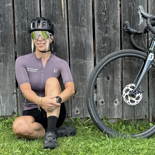 POP EYES athlete Alexandra wearing sunglasses EDDY