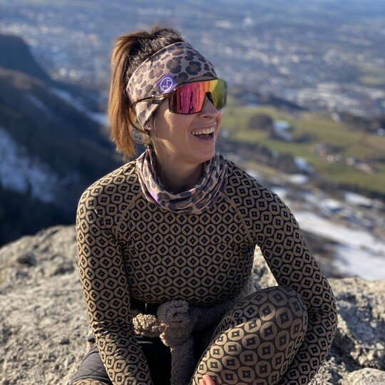 Anna, POP EYES athlete – close-up wearing sports sunglasses on the mountain.