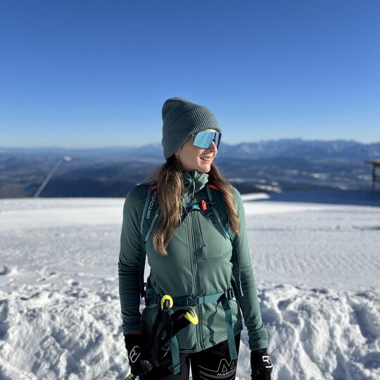 Isabelle cross country skiing – ready for any weather with her POP EYES sunglasses.
